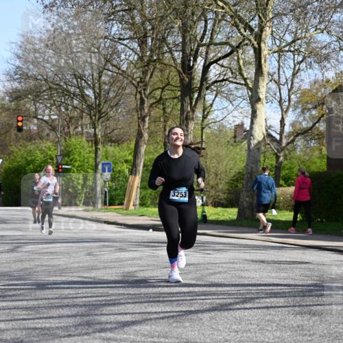12.04.2026 - 45. Internationalen Wilhelmsburger Insellauf J. Mangold http://msf.ph/oto/9471382 12.04.2026 11:25:57 Ziel 3253, 2207, 2388, 3122, 2353 meine-sportfotos.de