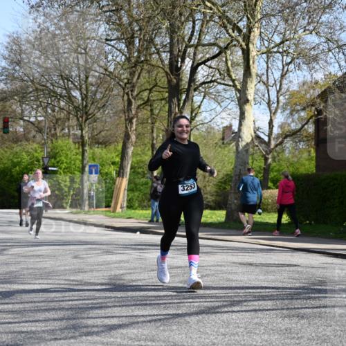 12.04.2026 - 45. Internationalen Wilhelmsburger Insellauf J. Mangold http://msf.ph/oto/9471386 12.04.2026 11:25:57 Ziel 3253, 2207, 2388, 3122, 2353 meine-sportfotos.de