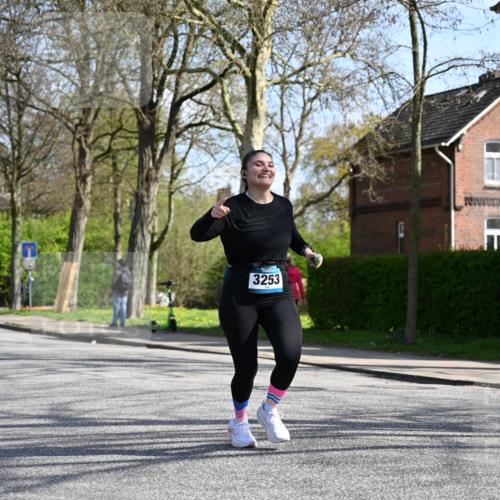 12.04.2026 - 45. Internationalen Wilhelmsburger Insellauf J. Mangold http://msf.ph/oto/9471403 12.04.2026 11:25:58 Ziel 3253, 2207, 2388, 3122, 2353 meine-sportfotos.de