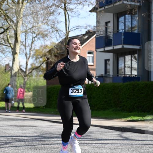 12.04.2026 - 45. Internationalen Wilhelmsburger Insellauf J. Mangold http://msf.ph/oto/9471420 12.04.2026 11:25:58 Ziel 3253, 2207, 2388, 3122, 2353 meine-sportfotos.de