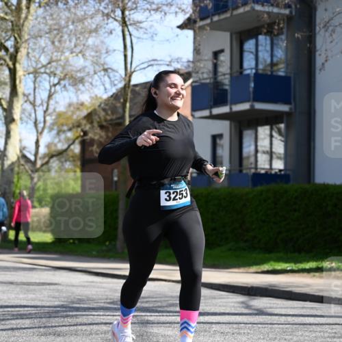 12.04.2026 - 45. Internationalen Wilhelmsburger Insellauf J. Mangold http://msf.ph/oto/9471423 12.04.2026 11:25:58 Ziel 3253, 2207, 2388, 3122, 2353 meine-sportfotos.de
