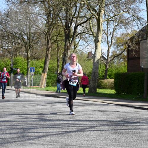 12.04.2026 - 45. Internationalen Wilhelmsburger Insellauf J. Mangold http://msf.ph/oto/9471459 12.04.2026 11:26:02 Ziel 3253, 2207, 2388, 3122, 2353 meine-sportfotos.de