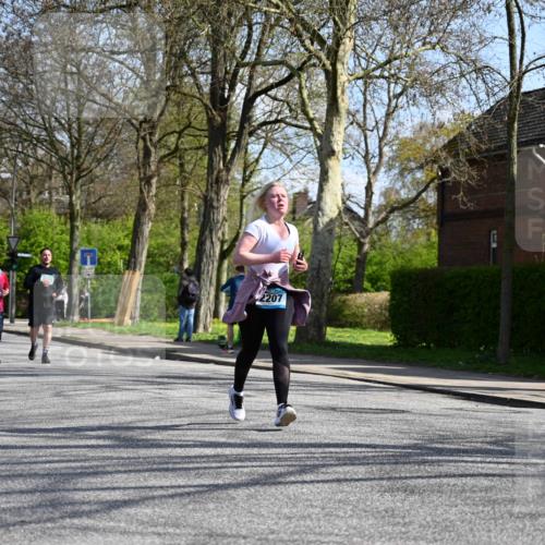 12.04.2026 - 45. Internationalen Wilhelmsburger Insellauf J. Mangold http://msf.ph/oto/9471466 12.04.2026 11:26:02 Ziel 3253, 2207, 2388, 3122, 2353 meine-sportfotos.de