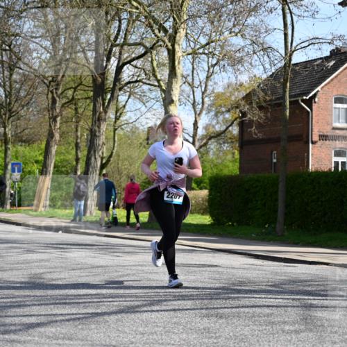 12.04.2026 - 45. Internationalen Wilhelmsburger Insellauf J. Mangold http://msf.ph/oto/9471478 12.04.2026 11:26:02 Ziel 3253, 2207, 2388, 3122, 2353 meine-sportfotos.de