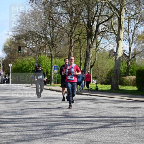 12.04.2026 - 45. Internationalen Wilhelmsburger Insellauf J. Mangold http://msf.ph/oto/9471494 12.04.2026 11:26:06 Ziel 3253, 2207, 2388, 3122, 2353, 2523 meine-sportfotos.de
