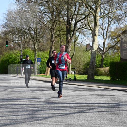 12.04.2026 - 45. Internationalen Wilhelmsburger Insellauf J. Mangold http://msf.ph/oto/9471511 12.04.2026 11:26:06 Ziel 3253, 2207, 2388, 3122, 2353, 2523 meine-sportfotos.de