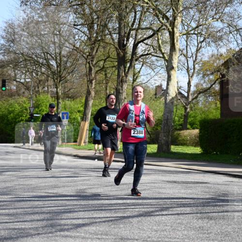 12.04.2026 - 45. Internationalen Wilhelmsburger Insellauf J. Mangold http://msf.ph/oto/9471529 12.04.2026 11:26:07 Ziel 3253, 2207, 2388, 3122, 2353, 2523 meine-sportfotos.de