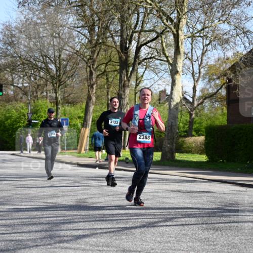 12.04.2026 - 45. Internationalen Wilhelmsburger Insellauf J. Mangold http://msf.ph/oto/9471532 12.04.2026 11:26:07 Ziel 3253, 2207, 2388, 3122, 2353, 2523 meine-sportfotos.de