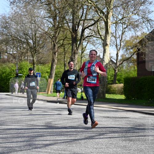 12.04.2026 - 45. Internationalen Wilhelmsburger Insellauf J. Mangold http://msf.ph/oto/9471536 12.04.2026 11:26:07 Ziel 3253, 2207, 2388, 3122, 2353, 2523 meine-sportfotos.de