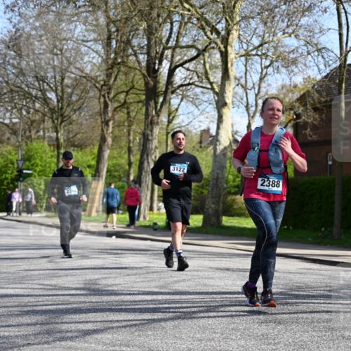 12.04.2026 - 45. Internationalen Wilhelmsburger Insellauf J. Mangold http://msf.ph/oto/9471549 12.04.2026 11:26:08 Ziel 3253, 2207, 2388, 3122, 2353, 2523 meine-sportfotos.de