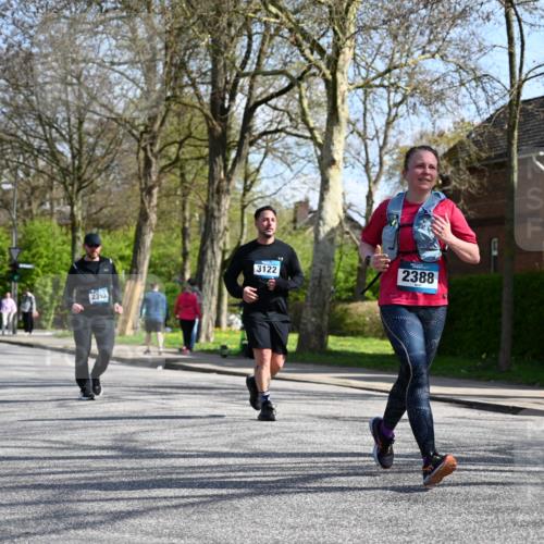12.04.2026 - 45. Internationalen Wilhelmsburger Insellauf J. Mangold http://msf.ph/oto/9471551 12.04.2026 11:26:08 Ziel 3253, 2207, 2388, 3122, 2353, 2523 meine-sportfotos.de