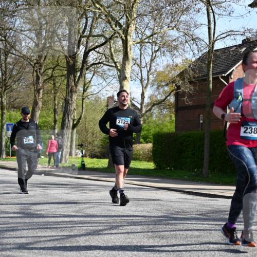 12.04.2026 - 45. Internationalen Wilhelmsburger Insellauf J. Mangold http://msf.ph/oto/9471574 12.04.2026 11:26:08 Ziel 3253, 2207, 2388, 3122, 2353, 2523 meine-sportfotos.de