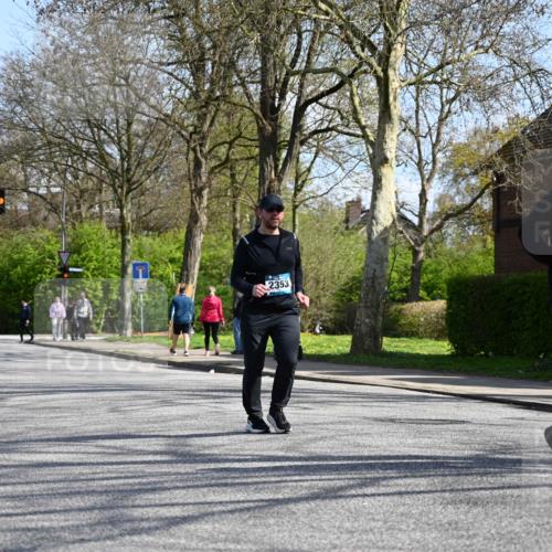 12.04.2026 - 45. Internationalen Wilhelmsburger Insellauf J. Mangold http://msf.ph/oto/9471580 12.04.2026 11:26:10 Ziel 3253, 2207, 2388, 3122, 2353, 2523 meine-sportfotos.de