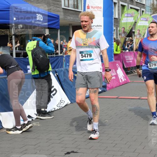 12.04.2026 - 45. Internationalen Wilhelmsburger Insellauf Strokosch-Dieckow http://msf.ph/oto/9471584 12.04.2026 12:52:31 Ziel 5479, 5797, 4529, 5758 meine-sportfotos.de