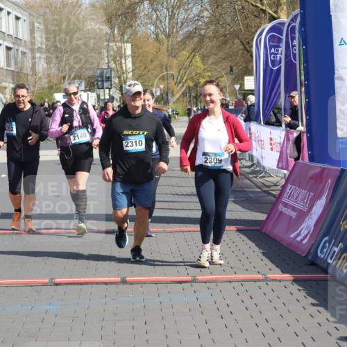 12.04.2026 - 45. Internationalen Wilhelmsburger Insellauf Strokosch-Dieckow http://msf.ph/oto/9471590 12.04.2026 11:28:21 Ziel 2309, 2310, 2237, 2140, 5831, 2511, 2512, 2352 meine-sportfotos.de