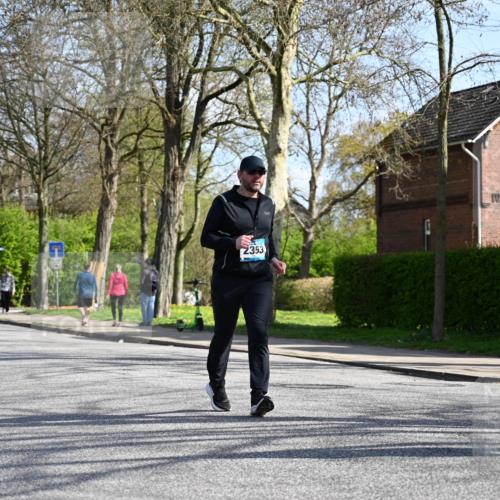12.04.2026 - 45. Internationalen Wilhelmsburger Insellauf J. Mangold http://msf.ph/oto/9471603 12.04.2026 11:26:11 Ziel 3253, 2207, 2388, 3122, 2353, 2523 meine-sportfotos.de