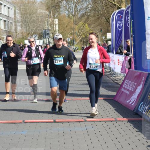 12.04.2026 - 45. Internationalen Wilhelmsburger Insellauf Strokosch-Dieckow http://msf.ph/oto/9471604 12.04.2026 11:28:21 Ziel 2309, 2310, 2237, 2140, 5831, 2511, 2512, 2352 meine-sportfotos.de