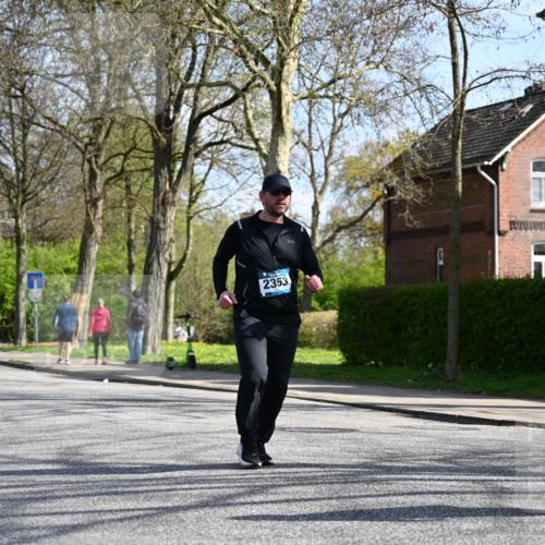 12.04.2026 - 45. Internationalen Wilhelmsburger Insellauf J. Mangold http://msf.ph/oto/9471609 12.04.2026 11:26:11 Ziel 3253, 2207, 2388, 3122, 2353, 2523 meine-sportfotos.de