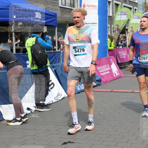 12.04.2026 - 45. Internationalen Wilhelmsburger Insellauf Strokosch-Dieckow http://msf.ph/oto/9471612 12.04.2026 12:52:31 Ziel 5479, 5797, 4529, 5758 meine-sportfotos.de