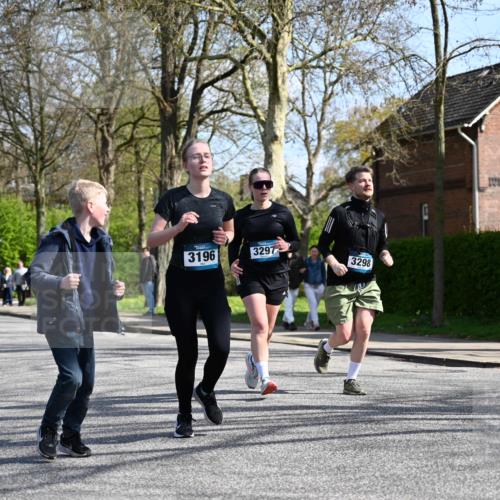 12.04.2026 - 45. Internationalen Wilhelmsburger Insellauf J. Mangold http://msf.ph/oto/9471648 12.04.2026 11:26:55 Ziel 2523, 3298, 3297, 3196 meine-sportfotos.de
