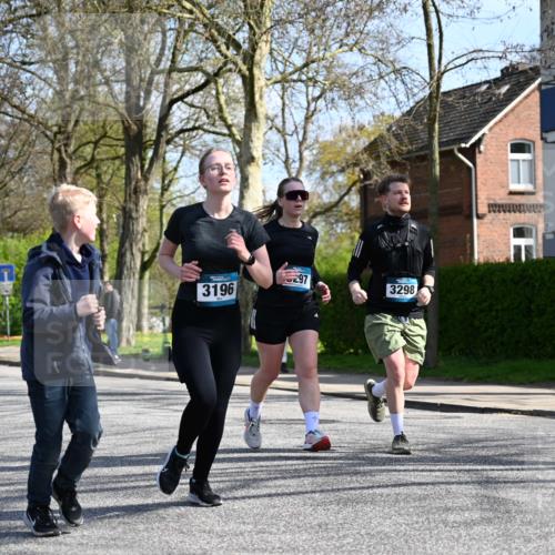 12.04.2026 - 45. Internationalen Wilhelmsburger Insellauf J. Mangold http://msf.ph/oto/9471657 12.04.2026 11:26:55 Ziel 2523, 3298, 3297, 3196 meine-sportfotos.de
