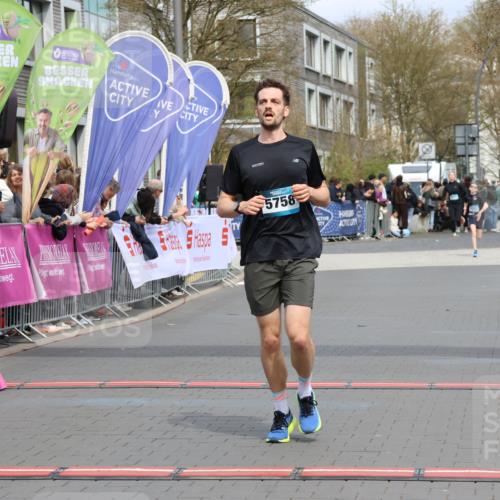 12.04.2026 - 45. Internationalen Wilhelmsburger Insellauf Strokosch-Dieckow http://msf.ph/oto/9471658 12.04.2026 12:52:35 Ziel 4529, 5758 meine-sportfotos.de