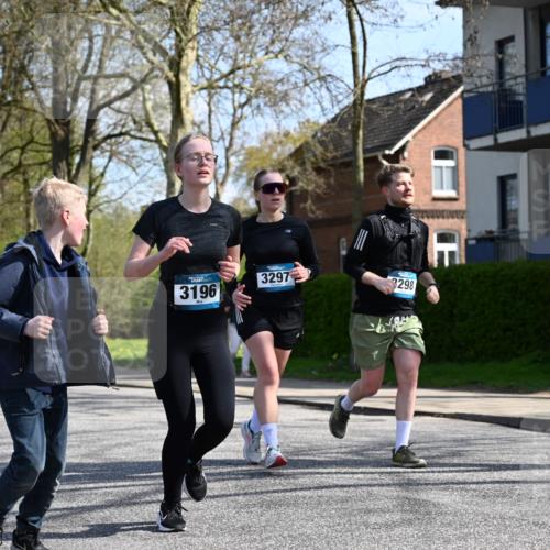 12.04.2026 - 45. Internationalen Wilhelmsburger Insellauf J. Mangold http://msf.ph/oto/9471665 12.04.2026 11:26:55 Ziel 2523, 3298, 3297, 3196 meine-sportfotos.de