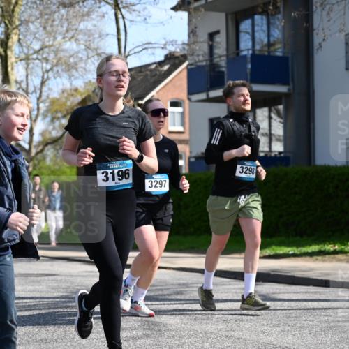 12.04.2026 - 45. Internationalen Wilhelmsburger Insellauf J. Mangold http://msf.ph/oto/9471681 12.04.2026 11:26:56 Ziel 3298, 3297, 3196 meine-sportfotos.de