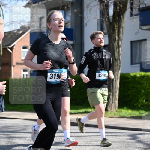 12.04.2026 - 45. Internationalen Wilhelmsburger Insellauf J. Mangold http://msf.ph/oto/9471696 12.04.2026 11:26:56 Ziel 3298, 3297, 3196 meine-sportfotos.de