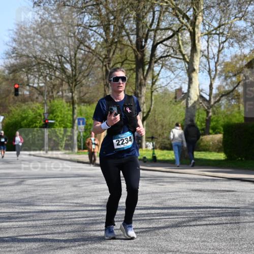 12.04.2026 - 45. Internationalen Wilhelmsburger Insellauf J. Mangold http://msf.ph/oto/9471705 12.04.2026 11:27:23 Ziel 2234, 2309, 2310, 2237, 2140, 5831, 2511, 2512, 2352 meine-sportfotos.de