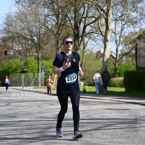 12.04.2026 - 45. Internationalen Wilhelmsburger Insellauf J. Mangold http://msf.ph/oto/9471709 12.04.2026 11:27:23 Ziel 2234, 2309, 2310, 2237, 2140, 5831, 2511, 2512, 2352 meine-sportfotos.de