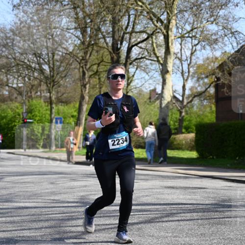 12.04.2026 - 45. Internationalen Wilhelmsburger Insellauf J. Mangold http://msf.ph/oto/9471715 12.04.2026 11:27:24 Ziel 2234, 2309, 2310, 2237, 2140, 5831, 2511, 2512, 2352 meine-sportfotos.de