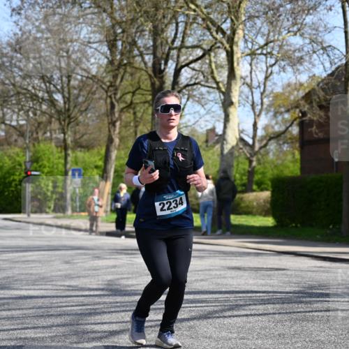 12.04.2026 - 45. Internationalen Wilhelmsburger Insellauf J. Mangold http://msf.ph/oto/9471716 12.04.2026 11:27:24 Ziel 2234, 2309, 2310, 2237, 2140, 5831, 2511, 2512, 2352 meine-sportfotos.de