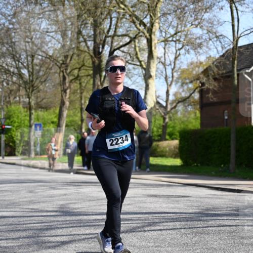 12.04.2026 - 45. Internationalen Wilhelmsburger Insellauf J. Mangold http://msf.ph/oto/9471721 12.04.2026 11:27:24 Ziel 2234, 2309, 2310, 2237, 2140, 5831, 2511, 2512, 2352 meine-sportfotos.de