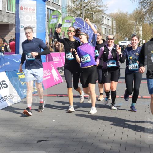 12.04.2026 - 45. Internationalen Wilhelmsburger Insellauf Strokosch-Dieckow http://msf.ph/oto/9471758 12.04.2026 11:28:24 Ziel 2309, 2310, 2237, 2140, 5831, 2511, 2512, 2352 meine-sportfotos.de