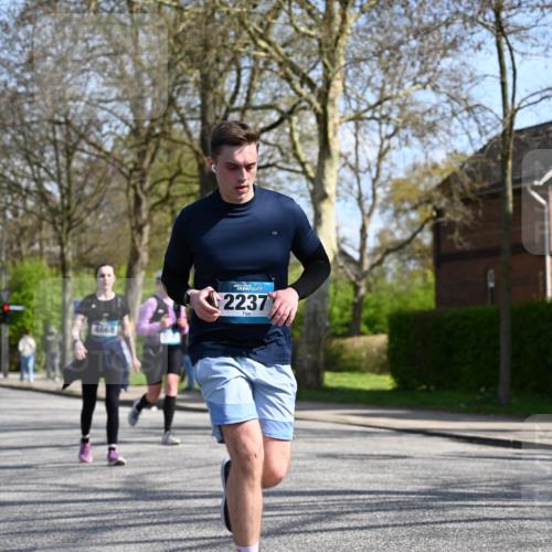 12.04.2026 - 45. Internationalen Wilhelmsburger Insellauf J. Mangold http://msf.ph/oto/9471777 12.04.2026 11:27:46 Ziel 2234, 2309, 2310, 2237, 2140, 5831, 2511, 2512, 2352, 3451, 4668 meine-sportfotos.de