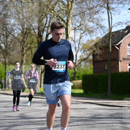 12.04.2026 - 45. Internationalen Wilhelmsburger Insellauf J. Mangold http://msf.ph/oto/9471783 12.04.2026 11:27:46 Ziel 2234, 2309, 2310, 2237, 2140, 5831, 2511, 2512, 2352, 3451, 4668 meine-sportfotos.de