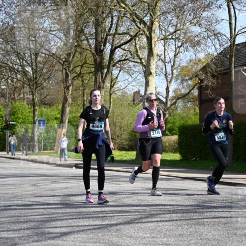12.04.2026 - 45. Internationalen Wilhelmsburger Insellauf J. Mangold http://msf.ph/oto/9471792 12.04.2026 11:27:47 Ziel 2234, 2309, 2310, 2237, 2140, 5831, 2511, 2512, 2352, 3451, 4668 meine-sportfotos.de