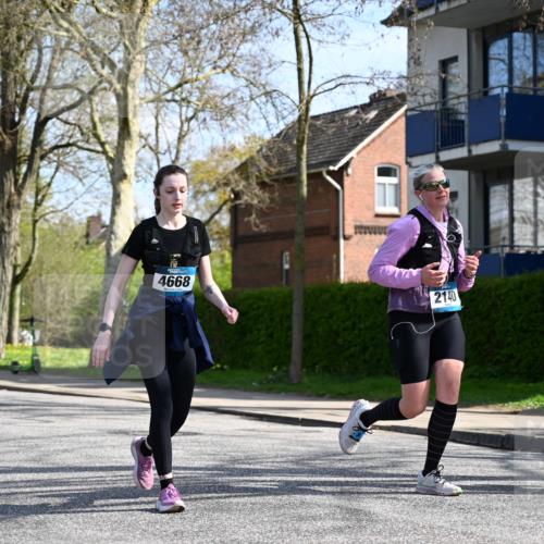 12.04.2026 - 45. Internationalen Wilhelmsburger Insellauf J. Mangold http://msf.ph/oto/9471839 12.04.2026 11:27:49 Ziel 2234, 2309, 2310, 2237, 2140, 5831, 2511, 2512, 2352, 3451, 3451, 4668 meine-sportfotos.de