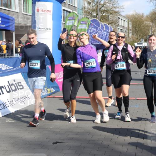 12.04.2026 - 45. Internationalen Wilhelmsburger Insellauf Strokosch-Dieckow http://msf.ph/oto/9471842 12.04.2026 11:28:24 Ziel 2309, 2310, 2237, 2140, 5831, 2511, 2512, 2352 meine-sportfotos.de