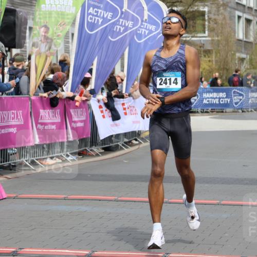 12.04.2026 - 45. Internationalen Wilhelmsburger Insellauf Strokosch-Dieckow http://msf.ph/oto/9471892 12.04.2026 12:52:47 Ziel 2414 meine-sportfotos.de