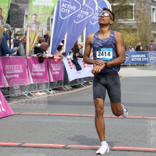 12.04.2026 - 45. Internationalen Wilhelmsburger Insellauf Strokosch-Dieckow http://msf.ph/oto/9471920 12.04.2026 12:52:48 Ziel 2414 meine-sportfotos.de