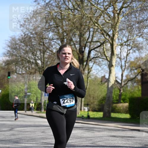 12.04.2026 - 45. Internationalen Wilhelmsburger Insellauf J. Mangold http://msf.ph/oto/9471969 12.04.2026 11:28:22 Ziel 2297, 2429, 2342, 2109 meine-sportfotos.de