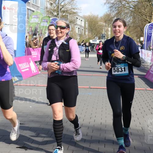 12.04.2026 - 45. Internationalen Wilhelmsburger Insellauf Strokosch-Dieckow http://msf.ph/oto/9471970 12.04.2026 11:28:26 Ziel 2237, 2140, 5831, 2511, 2512, 2352, 3451 meine-sportfotos.de