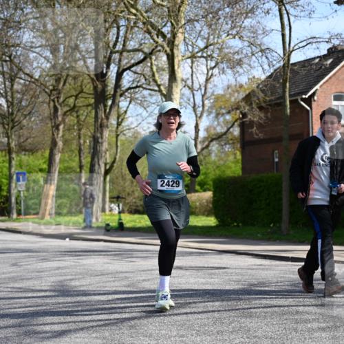 12.04.2026 - 45. Internationalen Wilhelmsburger Insellauf J. Mangold http://msf.ph/oto/9472007 12.04.2026 11:28:33 Ziel 2297, 2429, 2429, 2342, 2109 meine-sportfotos.de