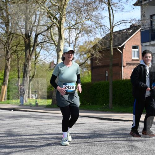 12.04.2026 - 45. Internationalen Wilhelmsburger Insellauf J. Mangold http://msf.ph/oto/9472017 12.04.2026 11:28:33 Ziel 2297, 2429, 2429, 2342, 2109 meine-sportfotos.de