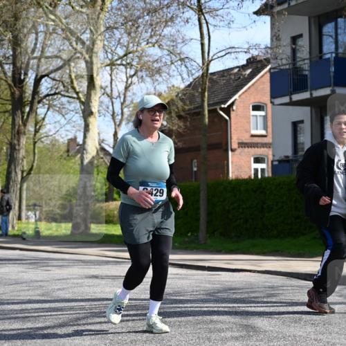 12.04.2026 - 45. Internationalen Wilhelmsburger Insellauf J. Mangold http://msf.ph/oto/9472026 12.04.2026 11:28:33 Ziel 2297, 2429, 2429, 2342, 2109 meine-sportfotos.de