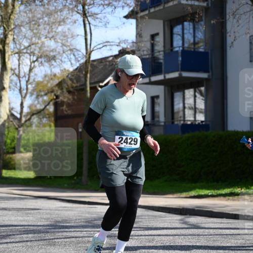 12.04.2026 - 45. Internationalen Wilhelmsburger Insellauf J. Mangold http://msf.ph/oto/9472047 12.04.2026 11:28:34 Ziel 2297, 2429, 2342, 2109 meine-sportfotos.de