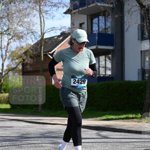 12.04.2026 - 45. Internationalen Wilhelmsburger Insellauf J. Mangold http://msf.ph/oto/9472053 12.04.2026 11:28:34 Ziel 2297, 2429, 2342, 2109 meine-sportfotos.de