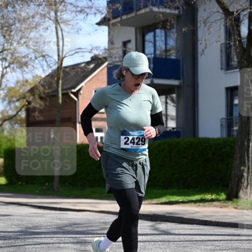 12.04.2026 - 45. Internationalen Wilhelmsburger Insellauf J. Mangold http://msf.ph/oto/9472055 12.04.2026 11:28:34 Ziel 2297, 2429, 2342, 2109 meine-sportfotos.de